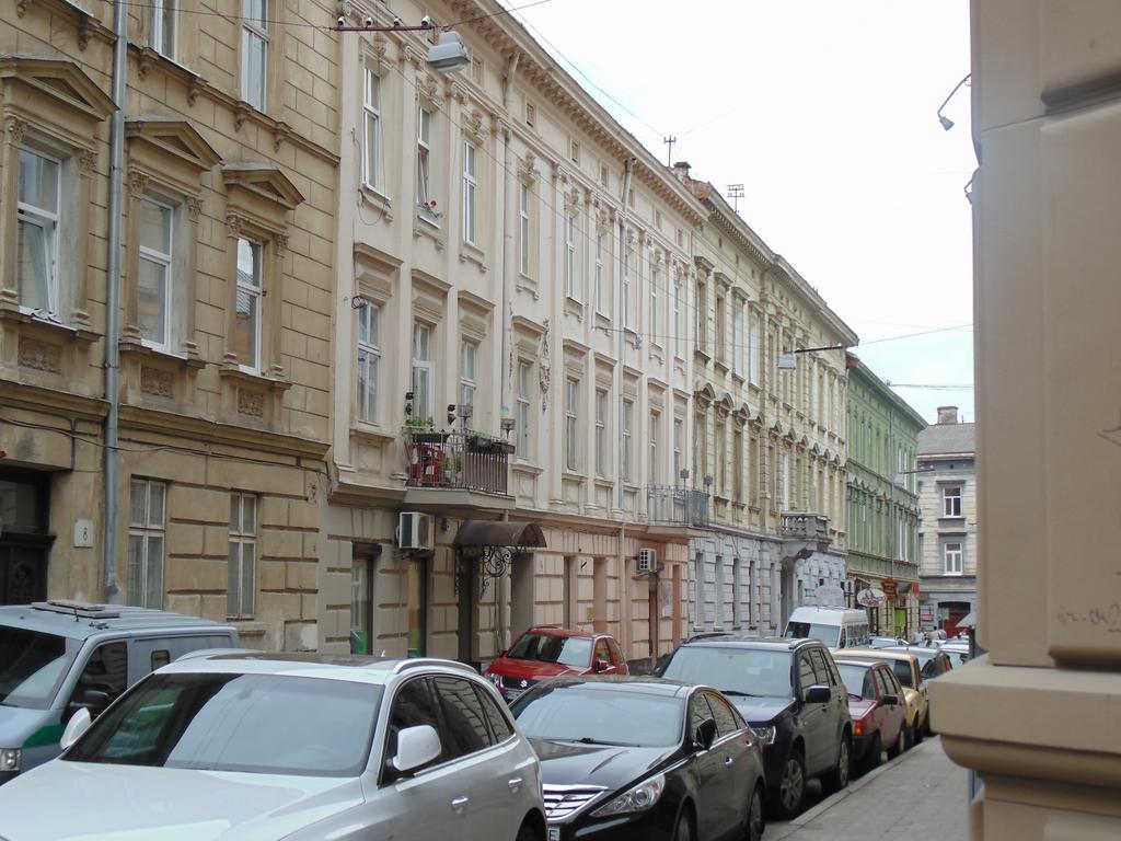 Apartment On Voloshyna Lviv Exterior photo